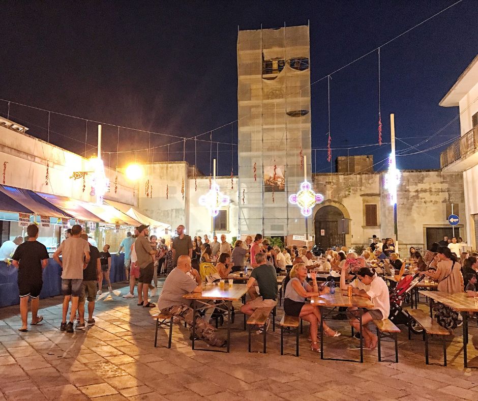 gastronomia in piazza a Melendugno per l'evento le vie del miele