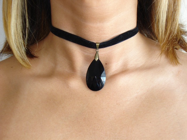 choker con pendente