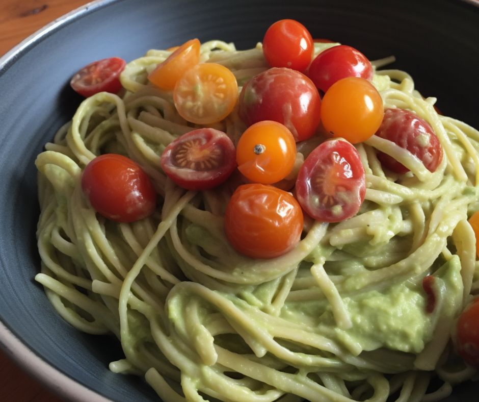 spaghetti con crema di avocado