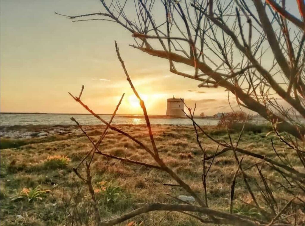 tramonto scogliera di torre lapillo