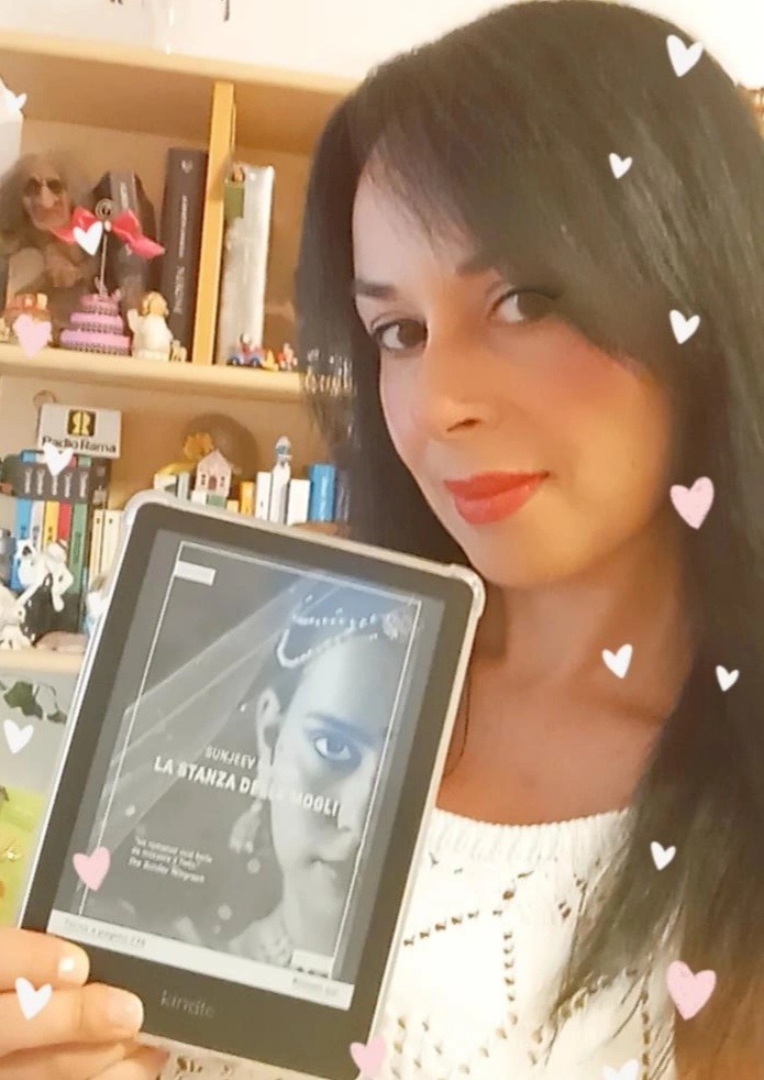 Simona Colletta con l'ebook "La stanza delle mogli"