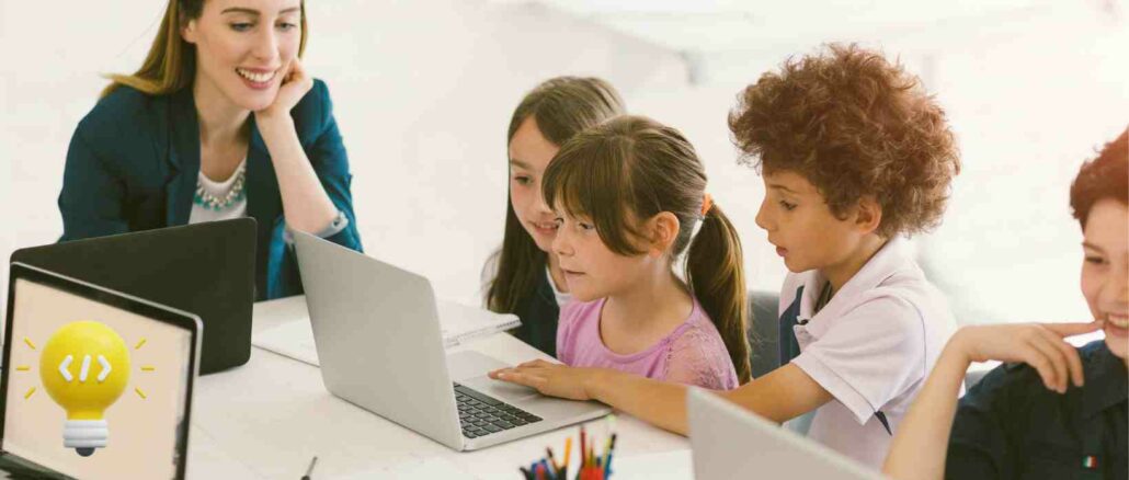 docente che insegna il coding a scuola ai bambini